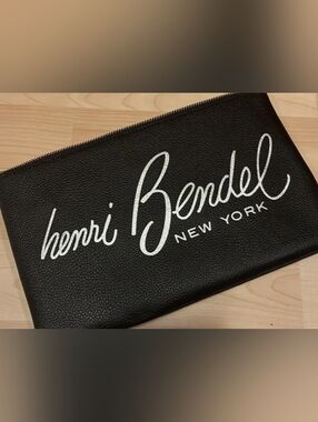 Henri Bendel Black Logo Zip Pouch Leather CLUTCH BEAUTY BAG WALLET